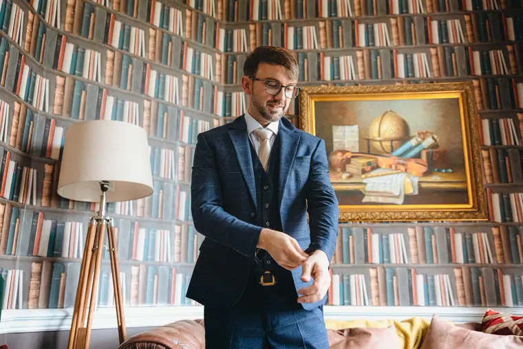 Ian & Jade's Glam Gold Hedsor House Wedding — image 15 of 43