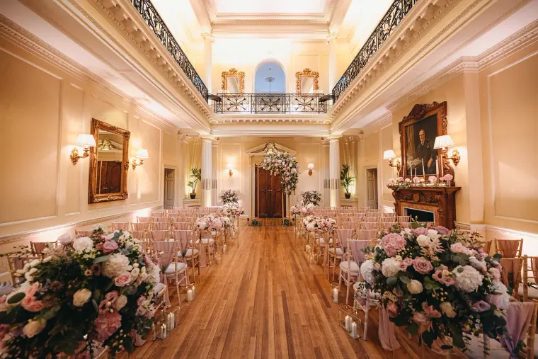 Ian & Jade's Glam Gold Hedsor House Wedding — image 19 of 43
