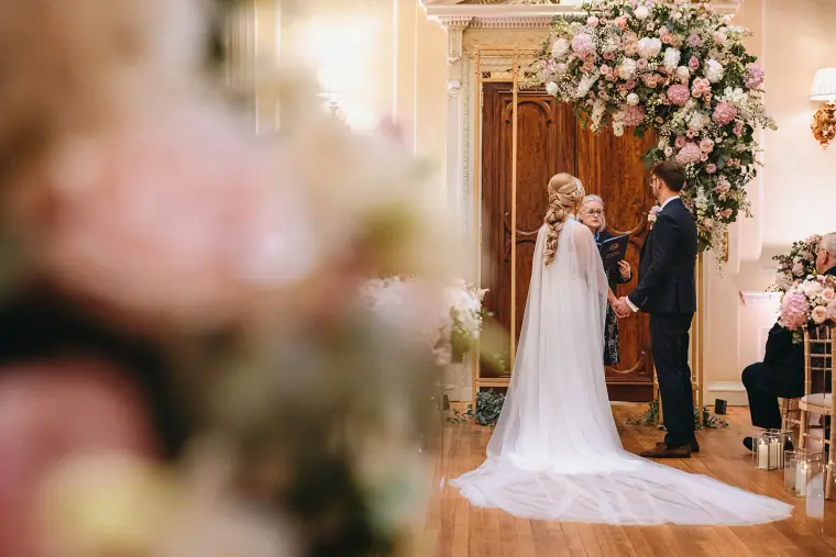 Ian & Jade's Glam Gold Hedsor House Wedding — image 22 of 43