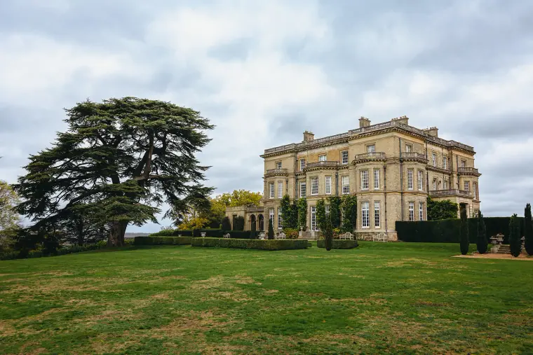 Ian & Jade's Glam Gold Hedsor House Wedding — image 33 of 43