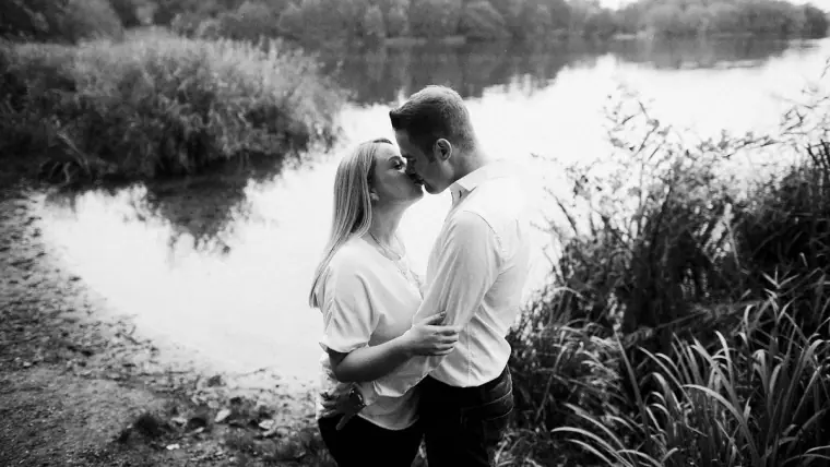 Lauren & Anthony Engagement Shoot, Virginia Water — image 4 of 23
